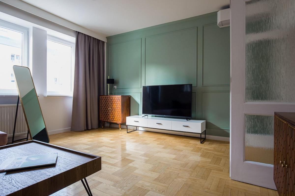 Amazing, Spacious In The Center! Appartamento