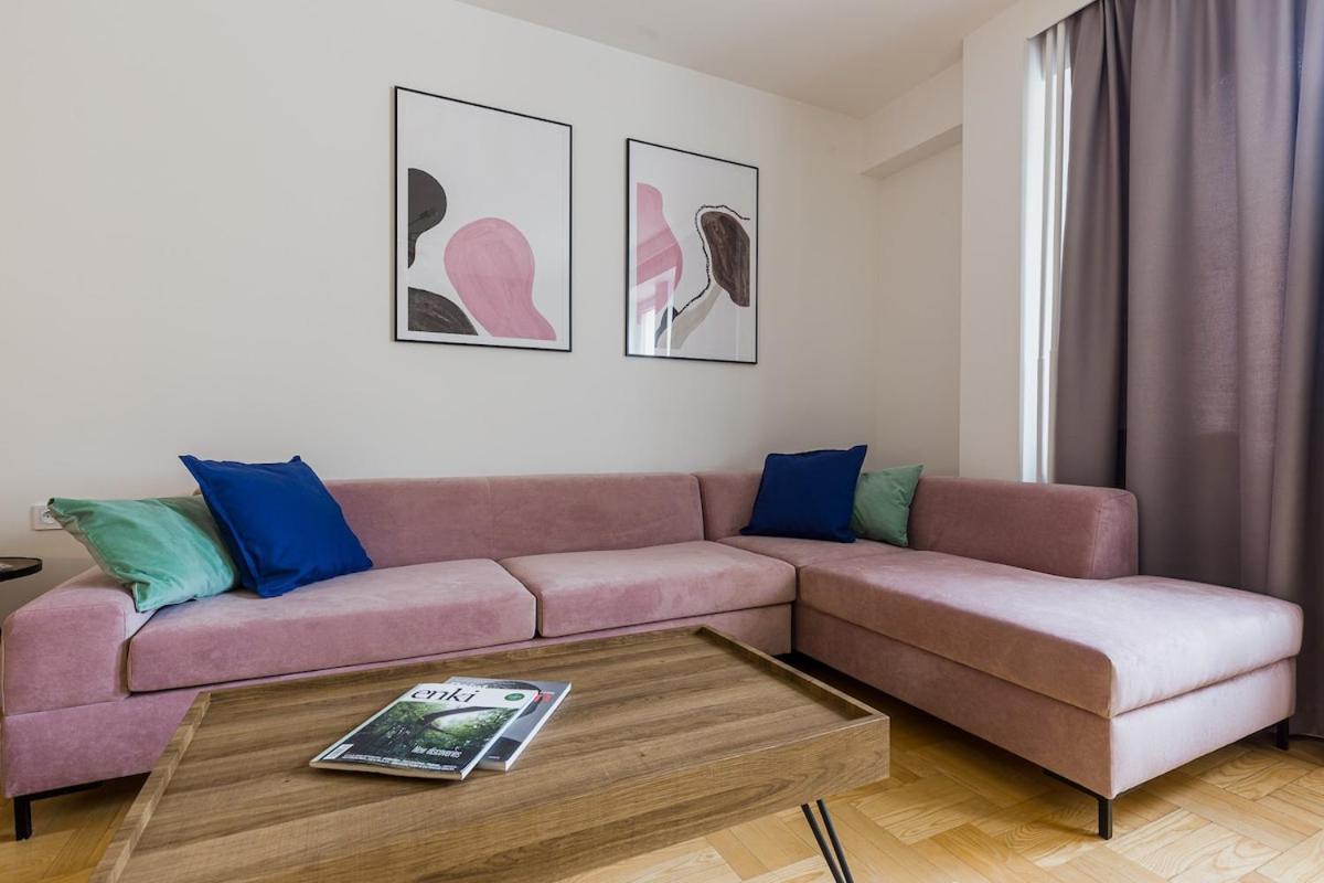 Amazing, Spacious In The Center! Appartamento